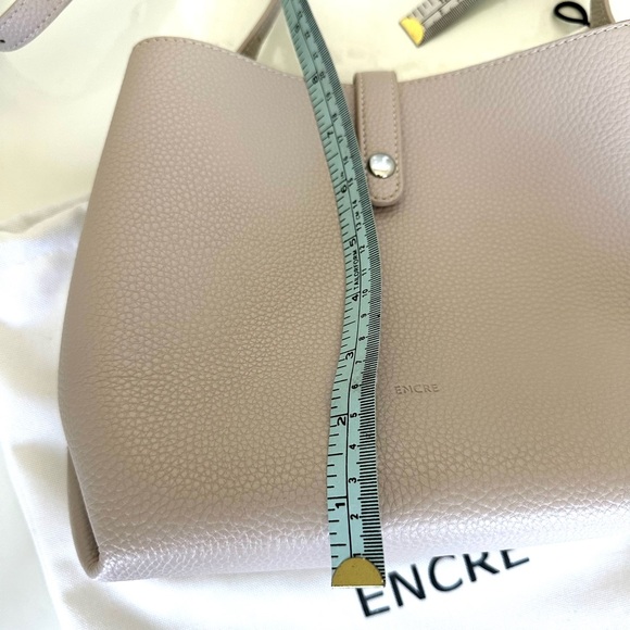 Encre Women's Sophisticated Champagne Shoulder Bag - Picture 11 of 13